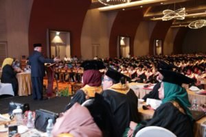 Gubernur Alex Noerdin Beri Motivasi Wisudawan dan Wisudawati PGRI Palembang Gubernur Alex Noerdin Beri Motivasi Wisudawan dan Wisudawati PGRI Palembang