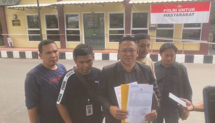 Puluhan Wartawan Palembang Datangi SPKT Polrestabes; Laporkan Beberapa Orang atas Pengahalangan Peliputan di Kejati Sumsel