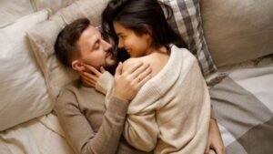 Kenapa Hujan- hujan Enaknya Kelonan, Begini Penjelasanya...