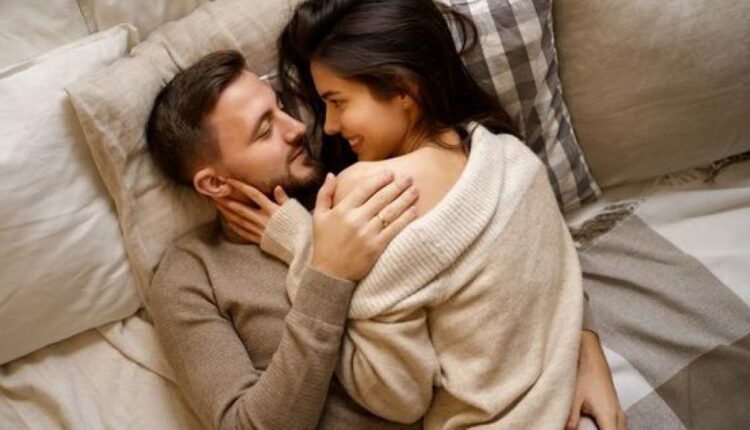 Kenapa Hujan- hujan Enaknya Kelonan, Begini Penjelasanya...