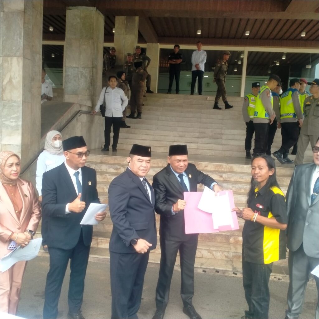 

 Rekan Indonesia Sumsel Aksi Unjuk Rasa di DPRD Provinsi 