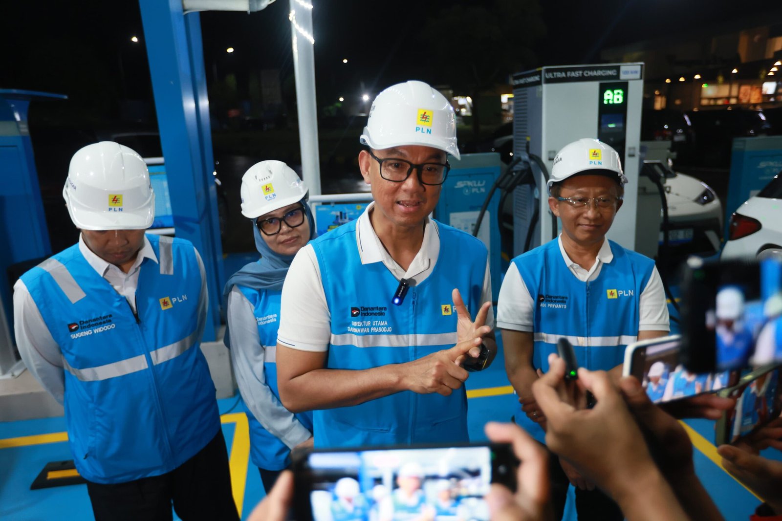 Antisipasi Lonjakan EV selama Periode Nataru, Dirut PLN Tinjau Langsung Kesiagaan SPKLU di Berbagai Titik Krusial