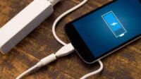 Kesalahan Umum Pengguna Saat Mengisi Daya Smartphone di Malam Hari