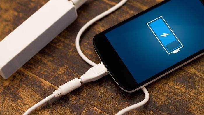 Kesalahan Umum Pengguna Saat Mengisi Daya Smartphone di Malam Hari