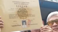 Hologram di Ijazah UGM Jadi Kuncian Mati, Jokowi Nyerah Saja! Hologram di Ijazah UGM Jadi Kuncian Mati, Sudahlah...Jokowi Nyerah Saja!