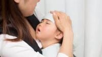 Pertolongan Pertama Terhadap Anak Balita yang Demam Panas Tinggi Pertolongan Pertama Terhadap Anak Balita yang Demam Panas Tinggi