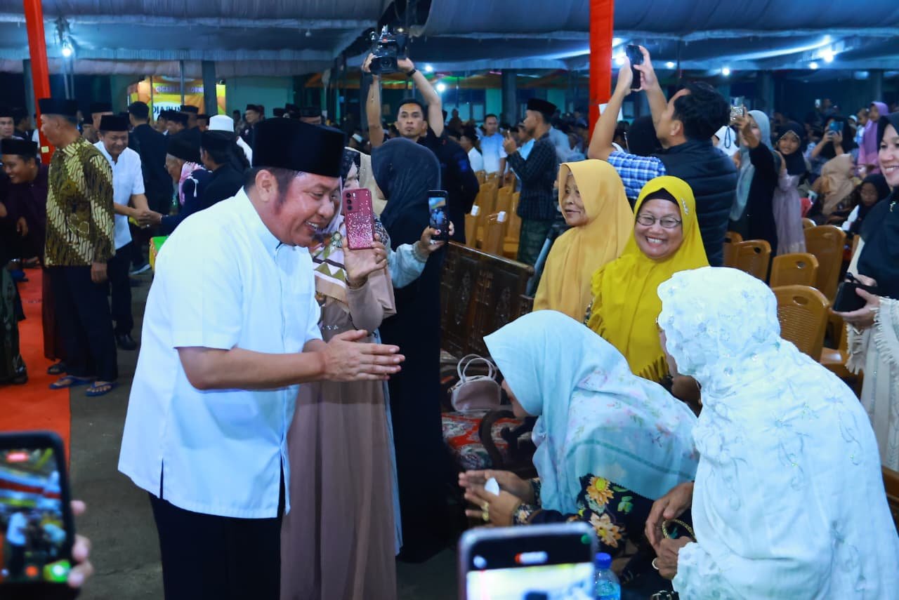 Ribuan Jamaah Hadiri Pengajian Akbar di OKU Timur, Herman Deru Kenang Sejarah Lebak Rejo