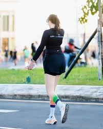 Sebenarnya Apa sich? Motif Cewek BerPakaian Sering Ketat- ketat?