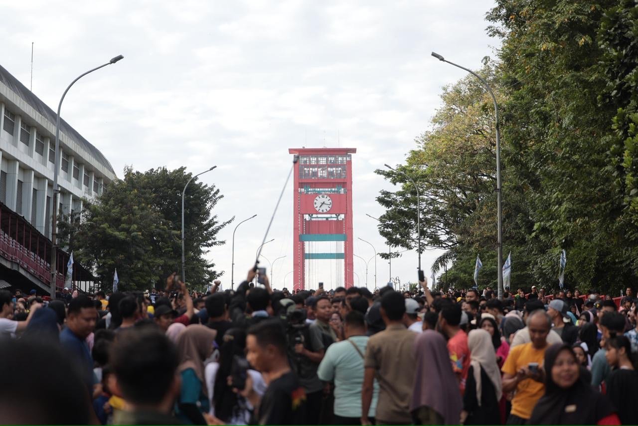 Kemeriahan Launching Car Free Day di Kawasan Jembatan Ampera