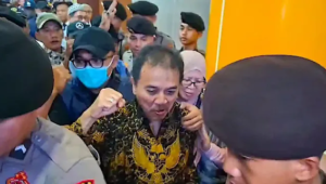 Keluar dari RS Polri untuk Jalani Tahap II ke Kejari Jaksel, Roy Suryo Teriakkan 'Allahu Akbar'