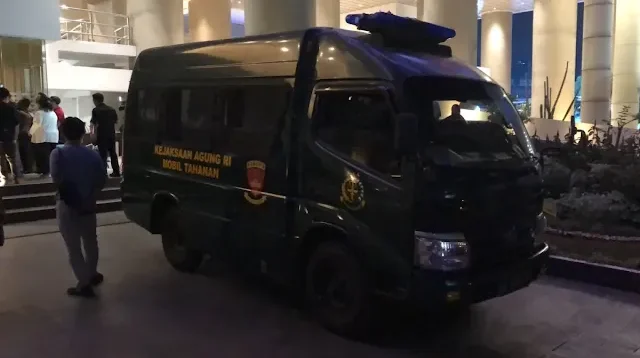 Di Tengah Pemeriksaan Eks Jampidsus Febrie Adriansyah, Kejagung RI Siapkan Mobil Tahanan