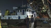 Ditpolairud Polda Sumsel Bongkar Sindikat Distribusi Solar Ilegal, Tiga Tugboat dan Dua Truk Tangki Disita 2 Ditpolairud Polda Sumsel Bongkar Sindikat Distribusi Solar Ilegal, Tiga Tugboat dan Dua Truk Tangki Disita