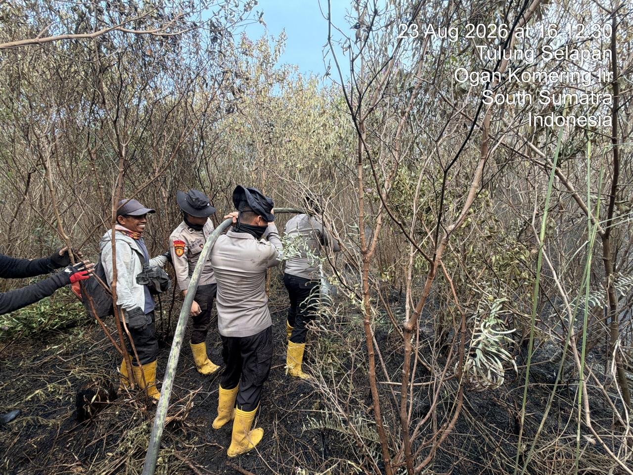 Subsatgas Polres OKI Padamkan Karhutla Seluas 2 Hektare di PT Samora