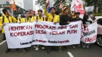 BEM UI Aksi Tuntut Negara Jangan Sewenang-wenang Pakai APBN tapi Rakyat Terus Ditarik Pajak! BEM UI Aksi Tuntut Negara Jangan Sewenang-wenang Pakai APBN tapi Rakyat Terus Ditarik Pajak!