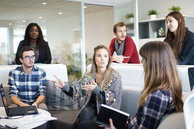 Strategi Efektif Berkomunikasi dengan Teman yang Plin-Plan
