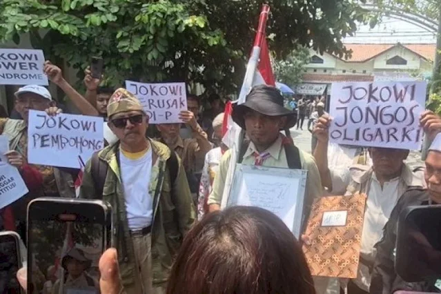 Puluhan Orang Aksi Unjuk Rasa di Rumah Jokowi, Tuntut Geng Solo Dibubarkan!