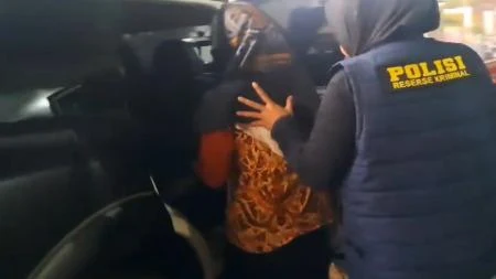 Seorang Istri Digerebek Suami saat Berduaan dengan Kepala Puskesmas di Ruang Kerja